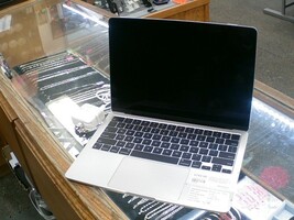 Apple  Macbook Air M2 2022