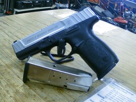 Smith & Wesson SD40 VE .40 pistol 2 mags -USED-