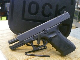 Glock G22 Gen4 .40S&W Pistol w/Case