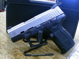 Taurus PT-140 Pro .40 S&W pistol, w/2 mags and case -USED-