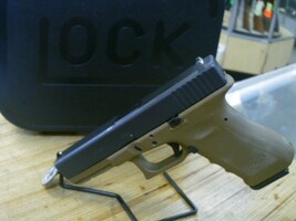 Glock 17 Gen 3 9mm Pistol w/case -USED-