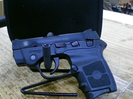 Smith & Wesson Bobyguard .380 Pistol w/Insight Laser and Case
