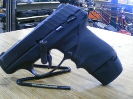 Ruger EC9s 9mm pistol w/2 mags and holster -USED-