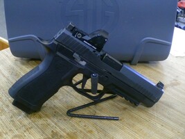 Sig Sauer P320XF 9mm pistol w/case, Romeo 1 Pro -USED-
