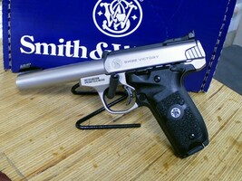 Smith & Wesson SW22 Victory .22LR Pistol w/3 Magazines, Box -USED-