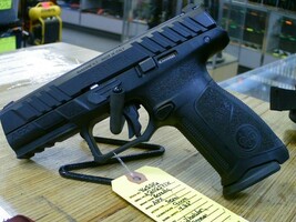 Beretta APX 9mm Pistol w/Holster and 2 Mags -USED-