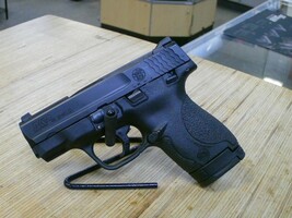 Smith & Wesson M&P Shield .40s&W Pistol w/2 Mags -USED-